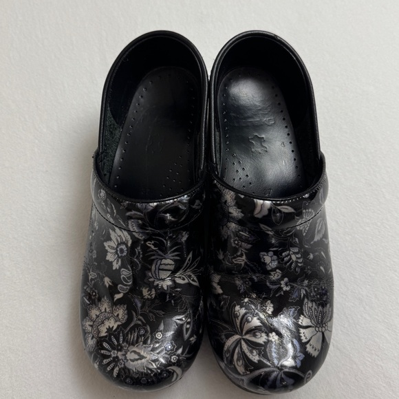Dansko Black Floral Metallic Print Patent Leather Clogs Size 37 US Size 6.5 - 7 - Picture 9 of 12